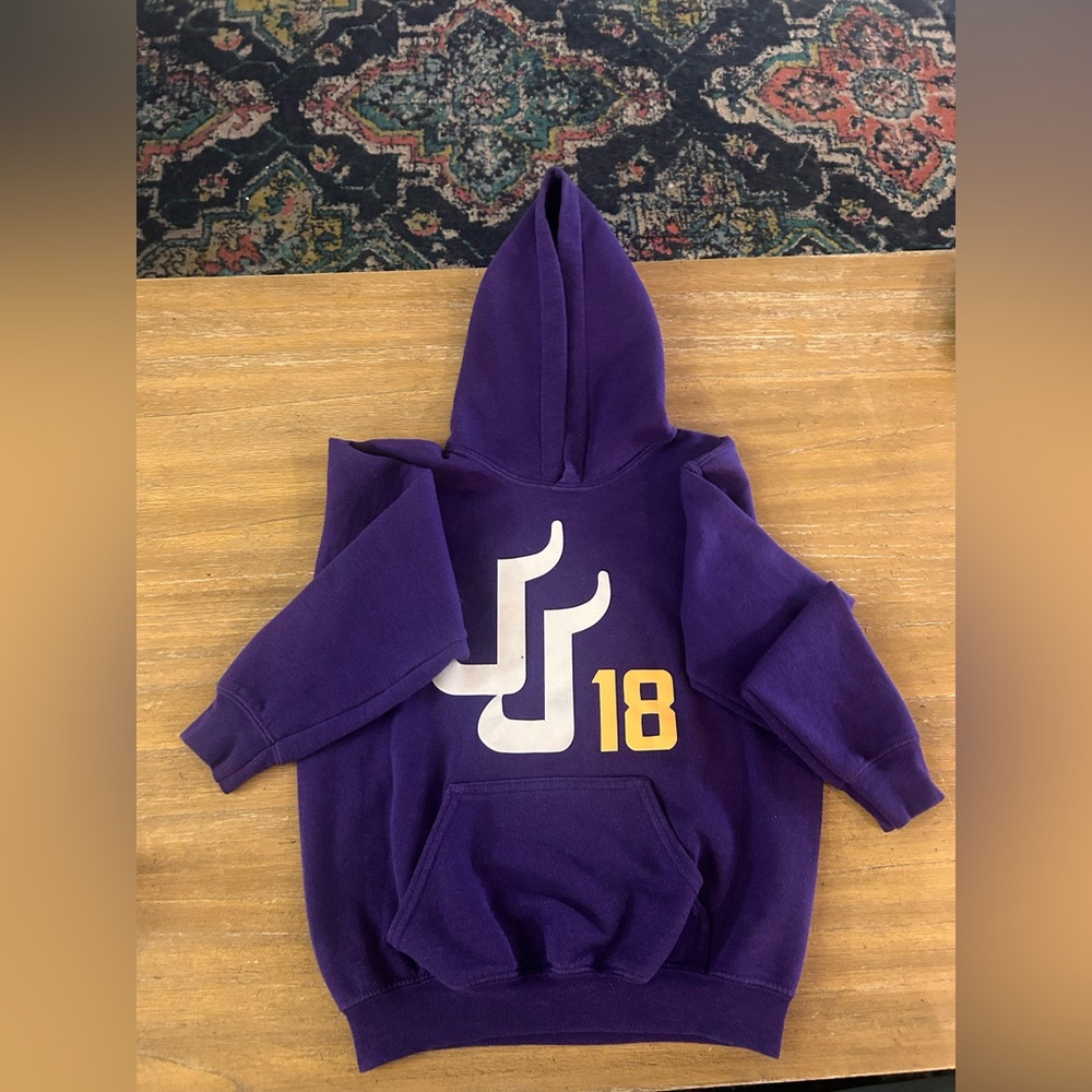 GIFT WRAPPING FREE! EUC youth Justin Jefferson JJ 18 purple hoodie